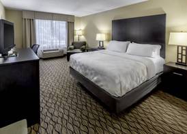 Holiday Inn & Suites MILWAUKEE AIRPORT by IHG 4