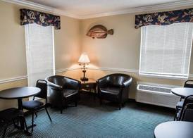 Econo Lodge Crystal Coast 5