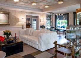 Chateau Inn and Suites 5