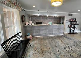 Sunday House Inn and Suites 3