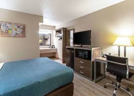 Econo Lodge Kingsville 5