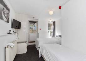 Amhurst Hotel 5
