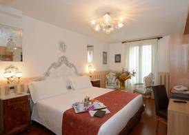 Unahotels Ala Venezia - Adults Only 5