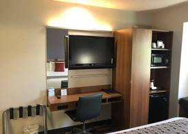 Microtel Inn & Suites by Wyndham Pittsburgh Airport 5