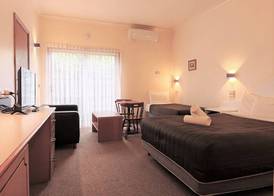 St Georges Motor Inn 5