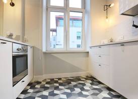 Faust and Mona Lisa Apartments 5