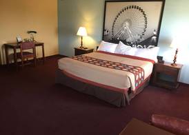 Super 8 by Wyndham Woodstock 3