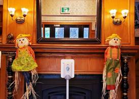 James Bay Inn Hotel, Suites & Cottage 2