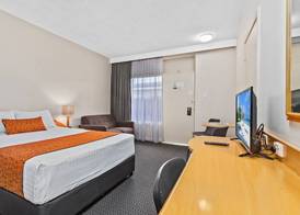 Park Motor Inn 4