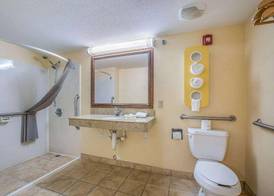 Rodeway Inn & Suites 3