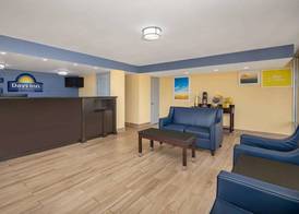 Days Inn by Wyndham Muscle Shoals 2