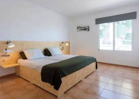 Neighbours Beach Apartments 3