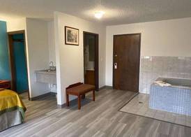 Americas Best Value Inn West Frankfort 4