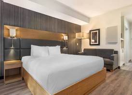 Executive Residency by Best Western Calgary City View North 4