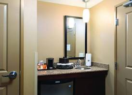 ClubHouse Hotel & Suites Fargo 5