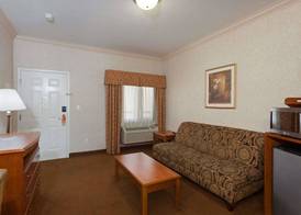 Howard Johnson Hotel & Suites by Wyndham Pico Rivera 4