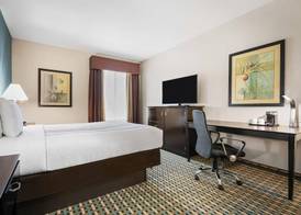 La Quinta Inn & Suites by Wyndham Stonington-Mystic Area 5