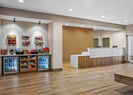 Ramada by Wyndham Drumheller Hotel & Suites 2