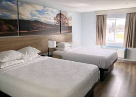 Days Inn & Suites by Wyndham Siler City 5