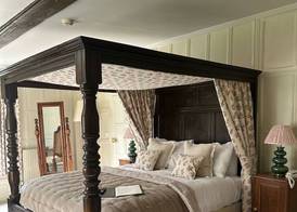 Ravenwood Hall Hotel 5