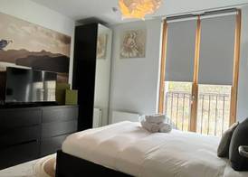 Notting Hill 2-Bed Apt with Balcony 1 min to Tube 5