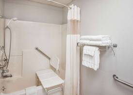 Watseka 24 Inn & Suites 4