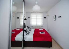 Bright 1BDR Apartment in the City Center 2
