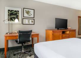 Country Inn & Suites by Radisson, Rossford - Toledo South 5