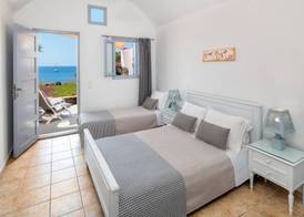 Akrotiri Hotel 2