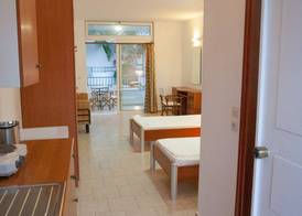 Coliseum Studios & Apartments 3