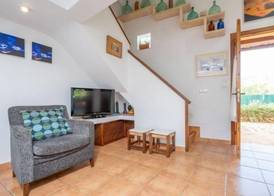 REYNES - Rustic villa with private pool and free Wi-Fi 5