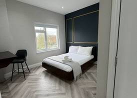 London Studios and Suites 5