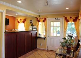 Upper Lake Inn & Suites 2