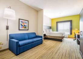 Holiday Inn Express & Suites HEARNE by IHG 5