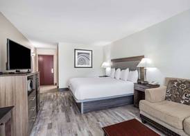 Ramada by Wyndham Hendersonville 5