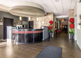 Econo Lodge Inn & Suites 3