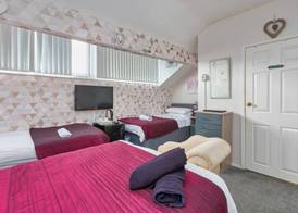 Friends Hotel 5