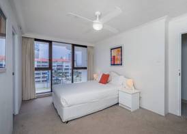 Surfers Paradise Beachfront Pool and Views 4