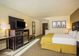 AmericInn by Wyndham Janesville 3