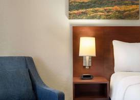 Days Inn by Wyndham Dillon 5