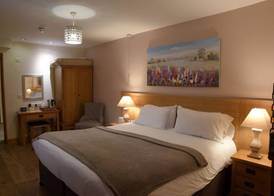 Crossways Inn 5