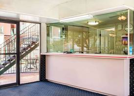 Rodeway Inn near Melrose Ave 2