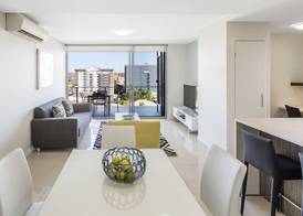 Oaks Brisbane Woolloongabba Suites 3