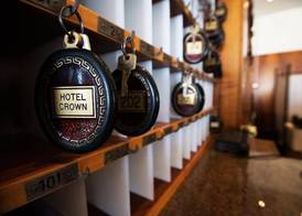 Hotel Crown 2