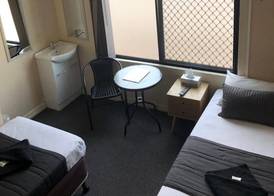 Kingsford Riverside Inn 3