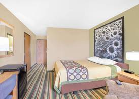 Super 8 by Wyndham Mt Pleasant 4