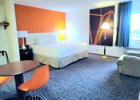 Howard Johnson by Wyndham Manteno 5