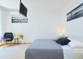 Palm Tree Apartments 3
