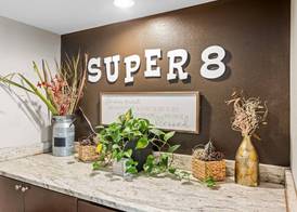 Super 8 by Wyndham Valdosta GA I-75 4