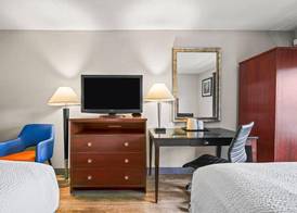 Days Inn by Wyndham Utica 4